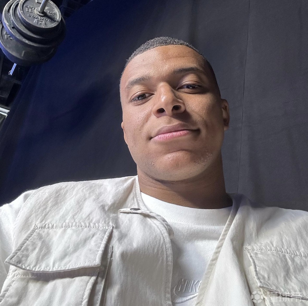 LD 乐动APP下载 - 姆巴佩回归赛场，关键助攻首场状态亮眼，瑞士队观众沸腾！